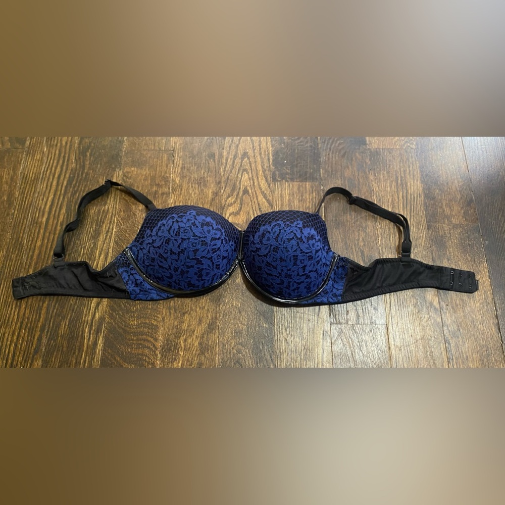 victoria’s secret very sexy balconette padded push- up bra!